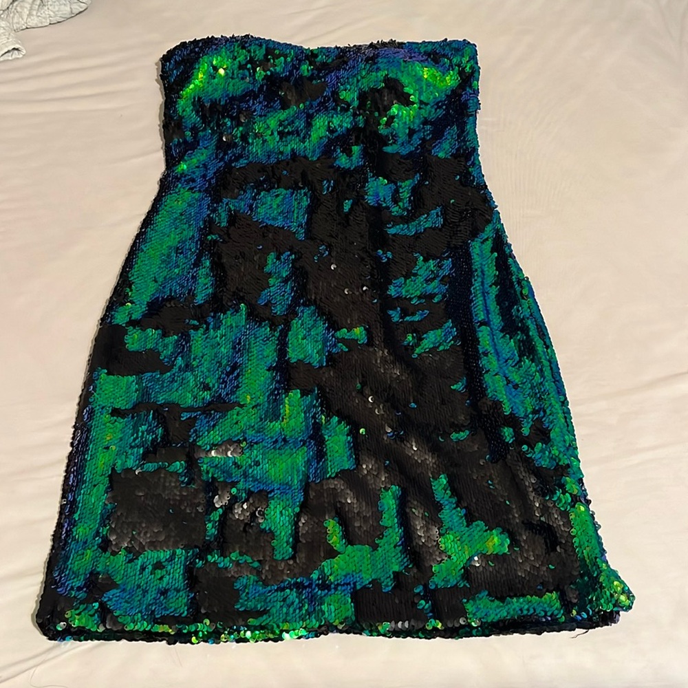 Sequin dress. Very cute fitting to body. Strap less